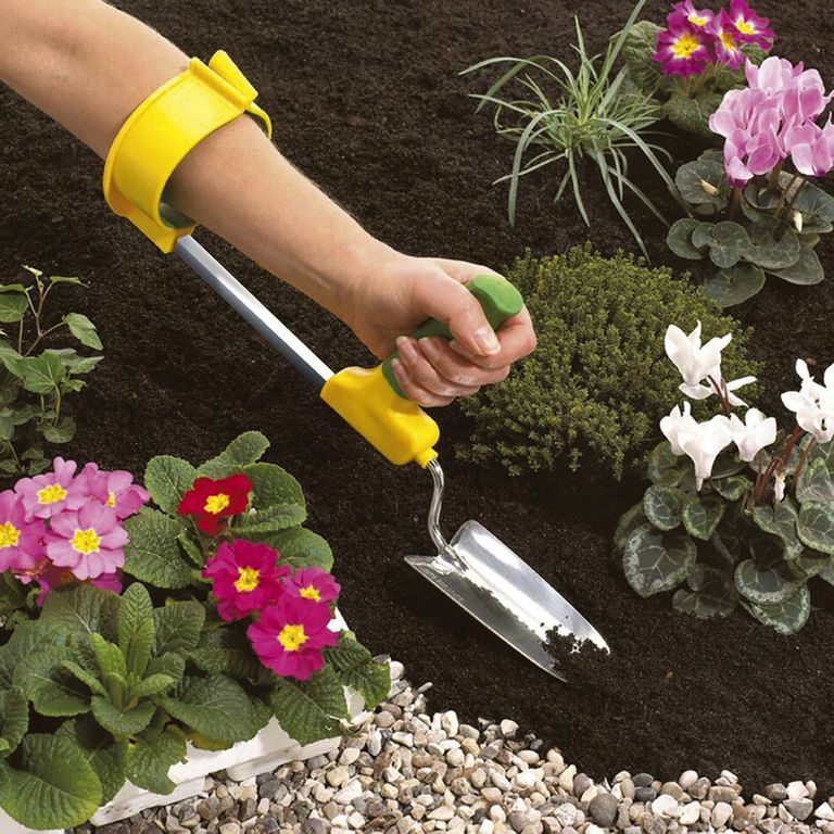giardinaggio adattivi, attrezzi giardinaggio, Corona Tools, giardinieri disabilità, sedia rotelle