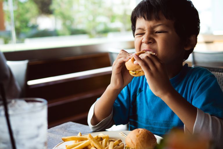 fast food, bambini adolescenti, calorie fast, calorie fast food