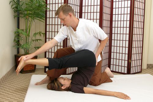 massaggio thailandese, posa massaggio, posa massaggio thailandese, massaggio thailandese estende, thailandese estende, della schiena