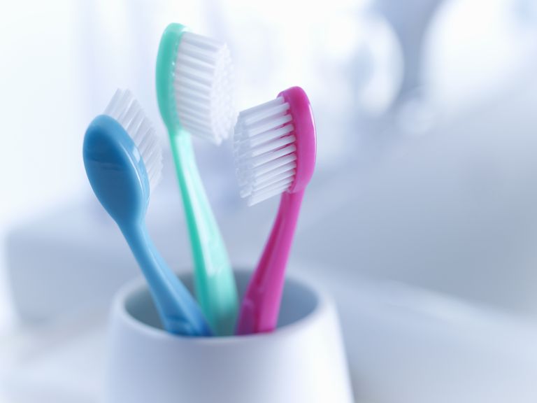 spazzolini denti, condividere aghi, contatto sangue, dell epatite, dell infezione