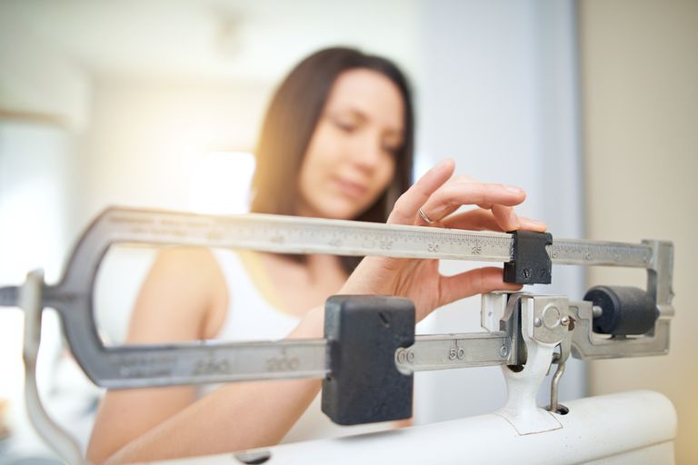 perdita peso, digiuno intermittente, benefici metabolici, restrizione calorica