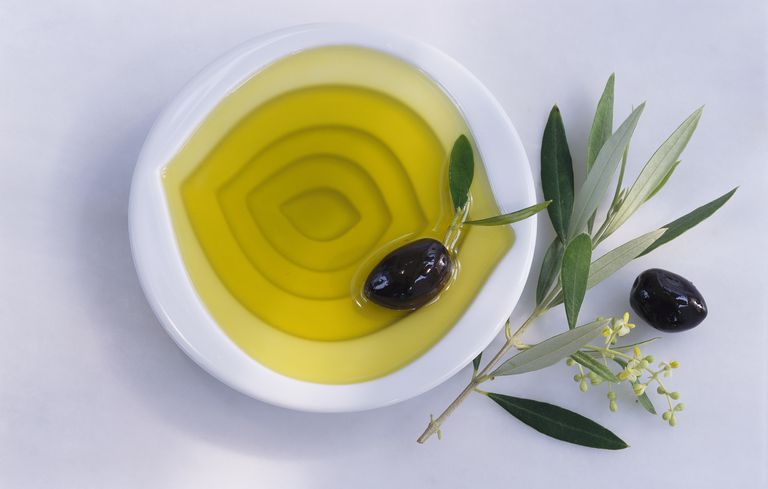 olio oliva, dieta mediterranea, carne rossa, legumi noci, vino rosso