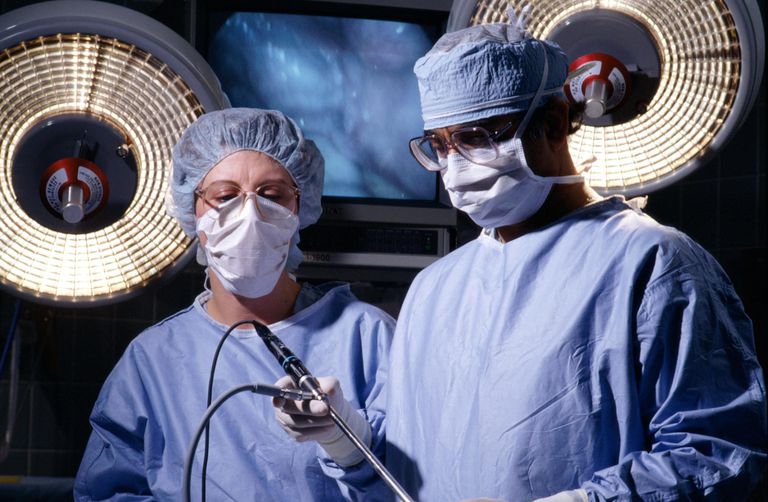 maggior parte, alla laparoscopia, anidride carbonica, attraverso laparoscopio, cavità addominale, chiamare medico